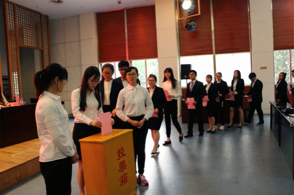 2017年6月1号英国正版365官方网站换届大会 张舒婷8_meitu_6.jpg 2017年6月1号英国正版365官方网站换届大会 张舒婷8_meitu_6.jpg